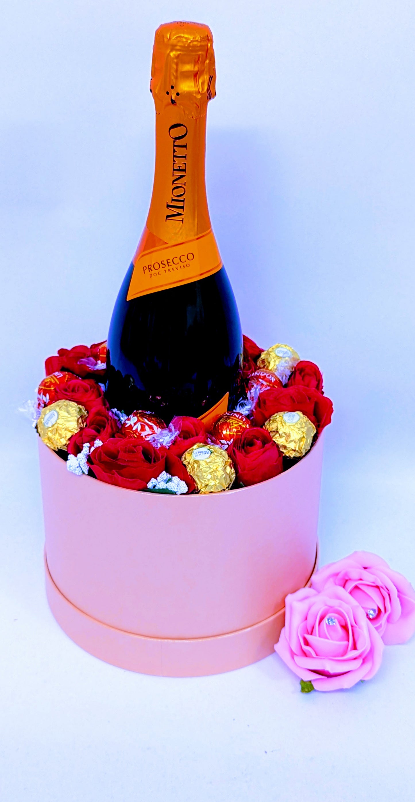 Pink Hat Box Gifts – Chocolate, Drink & Floral Bouquets